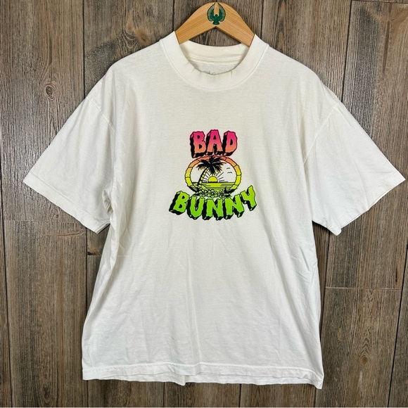 Bad Bunny Worlds Hottest Tour Stadiums 2022 Adult Size Large Un Verano Sin Ti - Picture 1 of 7